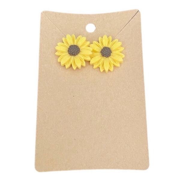 Yellow Daisy Floral Clay Stud Earrings – NWOT - Picture 3 of 3